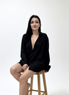 Iren - puta in Dubai Photo 7 of 9