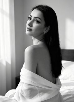Iren - puta in Dubai Photo 9 of 9