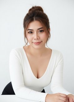 Irene - masseuse in Dubai Photo 2 of 3