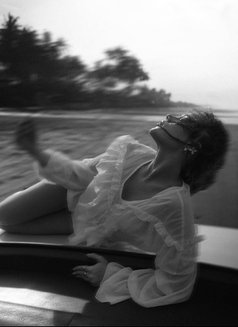 Irina - escort in Manila Photo 5 of 6