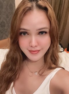 Irina So Hot - Transsexual escort in Singapore Photo 4 of 12