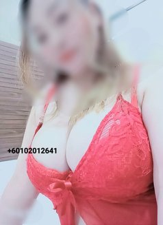 Iris Hot Babe - puta in Kuala Lumpur Photo 2 of 3