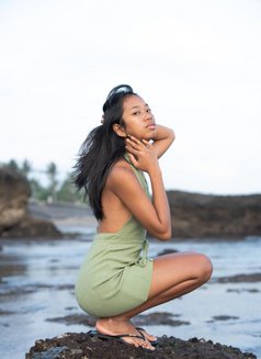 Iris - escort in Bali Photo 3 of 11