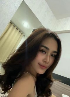 Iris - escort in Bali Photo 4 of 6