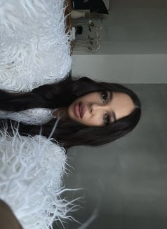 Iris - escort in Hong Kong Photo 2 of 11