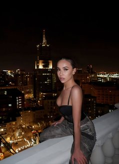 Iris - escort in Hong Kong Photo 8 of 11