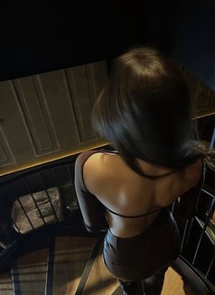 Iris - escort in Colombo Photo 11 of 12