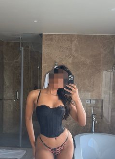 Zara - puta in Colombo Photo 2 of 7