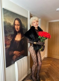 🇬🇧🇮🇪Irish / British Feminine - Transsexual escort in Dubai Photo 10 of 16