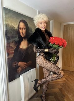 🇬🇧🇮🇪Irish / British Feminine - Transsexual escort in Dubai Photo 2 of 16