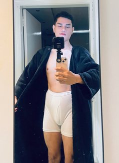 Isa Relax and Happy - Male escort in Jeddah Photo 11 of 12