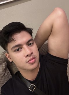 ISAAC - Male escort in Makati City Photo 5 of 10