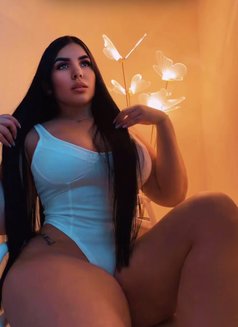 Isabel - escort in Abu Dhabi Photo 6 of 7