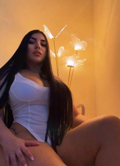 Isabel - escort in Abu Dhabi Photo 7 of 7