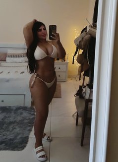 Isabel - escort in Abu Dhabi Photo 1 of 7