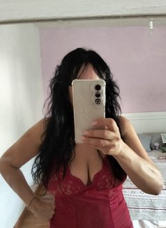 Isabel - escort in Almeria Photo 2 of 3