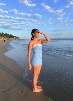 Isabel - puta in Bali Photo 1 of 3