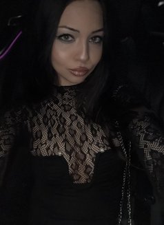 Isabel - escort in Dubai Photo 3 of 8