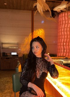 Isabel - escort in Dubai Photo 5 of 8