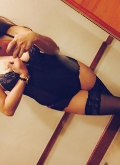 Isabela Lea - escort in Macao Photo 14 of 22