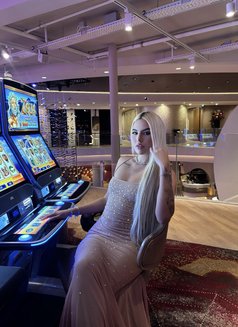 Isabella Bellini - puta in Dubai Photo 2 of 8