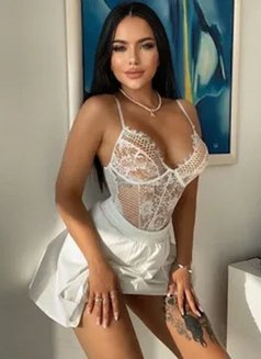 Isabella - escort in Dartford Photo 2 of 4