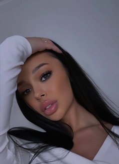 Isabella - escort in Dubai Photo 4 of 9