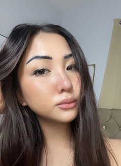 Isabelle, 18, Fully Functional Cock - Transsexual escort in Makati City Photo 2 of 7