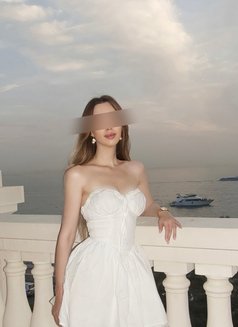 Isabelle - escort in Mumbai Photo 9 of 13