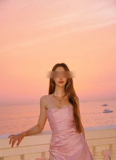Isabelle - escort in Mumbai Photo 11 of 13