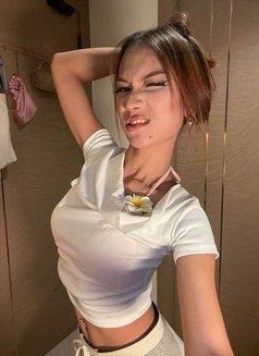 Isabelle - Transsexual escort in Pattaya Photo 7 of 14