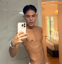 Chico latino - Male escort in Dubai Photo 1 of 17