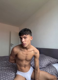 Latin Boy New Here - Acompañantes masculino in Dubai Photo 16 of 17