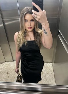Isadora Blue - escort in Singapore Photo 5 of 12