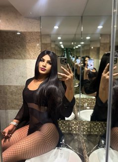 Hot Colombiana Shemale Hugue Cock vers - Transsexual escort in Dubai Photo 5 of 17