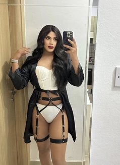 Hot Colombiana Shemale Hugue Cock vers - Transsexual escort in Dubai Photo 7 of 17