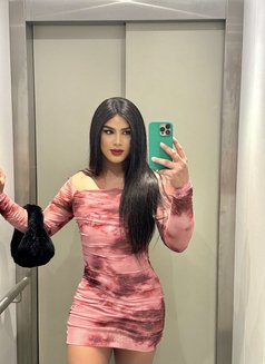 Hot Colombiana Shemale Hugue Cock vers - Transsexual escort in Dubai Photo 8 of 17