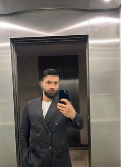 Isak - Male companion in İstanbul Photo 1 of 3