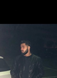 Isak - Male companion in İstanbul Photo 2 of 3