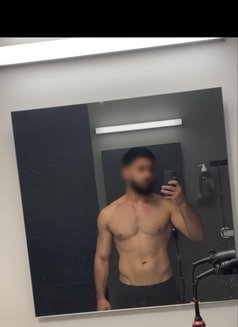 Isak - Male companion in İstanbul Photo 3 of 3