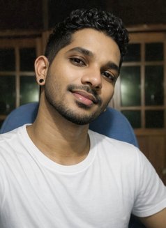 Ish G - Male escort in Colombo Photo 2 of 3