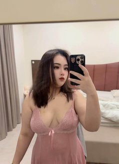 Tida Thailand lady - puta in Al Manama Photo 3 of 9