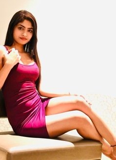 Indian model Esha - puta in Dubai Photo 1 of 9