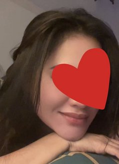 Isha - escort in Gurgaon Photo 1 of 4