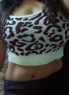 Isha - escort in Noida Photo 1 of 4