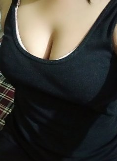 Isha - escort in Noida Photo 3 of 4