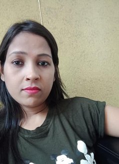 Isha - escort in Noida Photo 2 of 6
