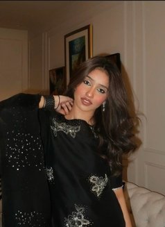 Isha - escort in Dubai Photo 1 of 3