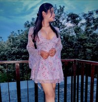 Isha Singh - puta in Candolim, Goa