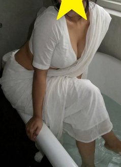 Isha Singh - adult performer in New Delhi Photo 2 of 3